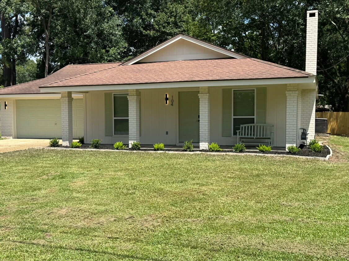 Foto principal - 104 Comanche Dr