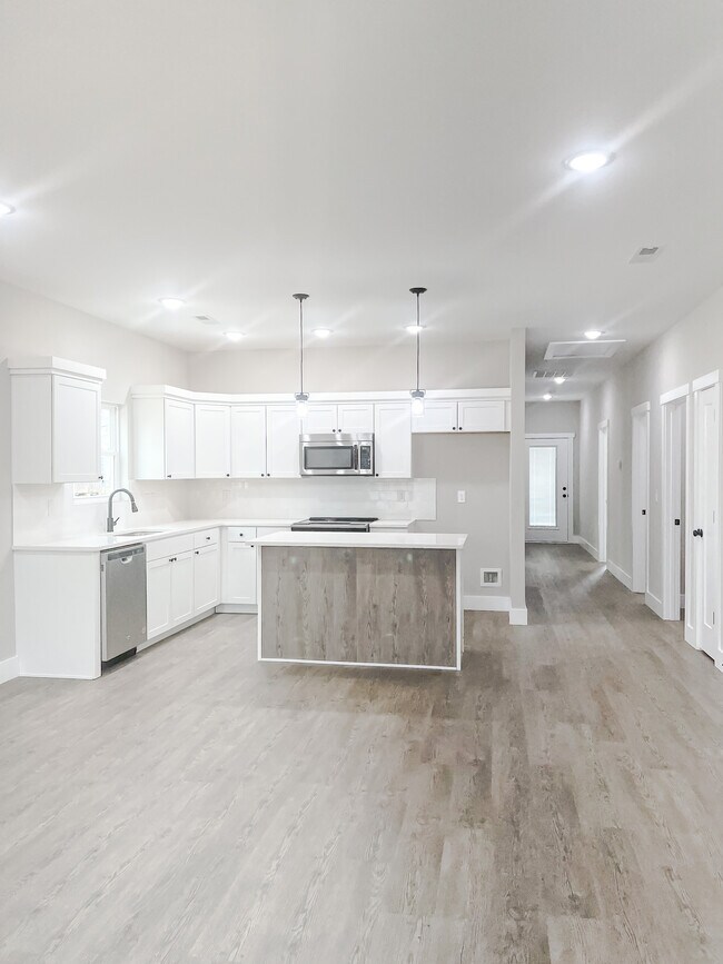 Building Photo - 138 Hadden Ave