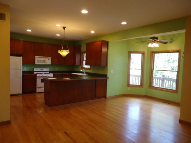 Building Photo - 1547 Lake Holiday Dr