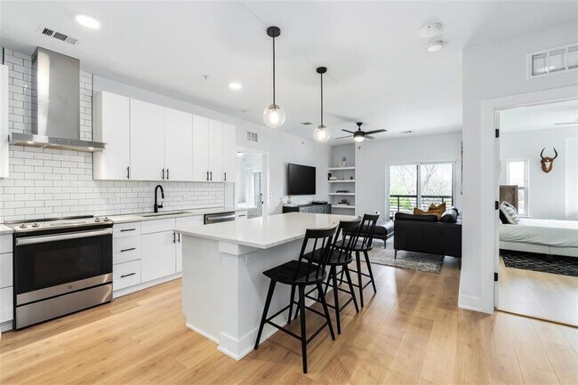 Building Photo - 3101 Govalle Ave