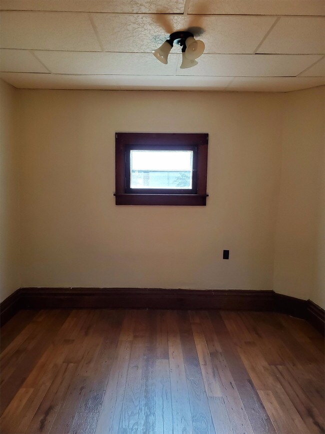 Foto del edificio - 445 E Jackson St