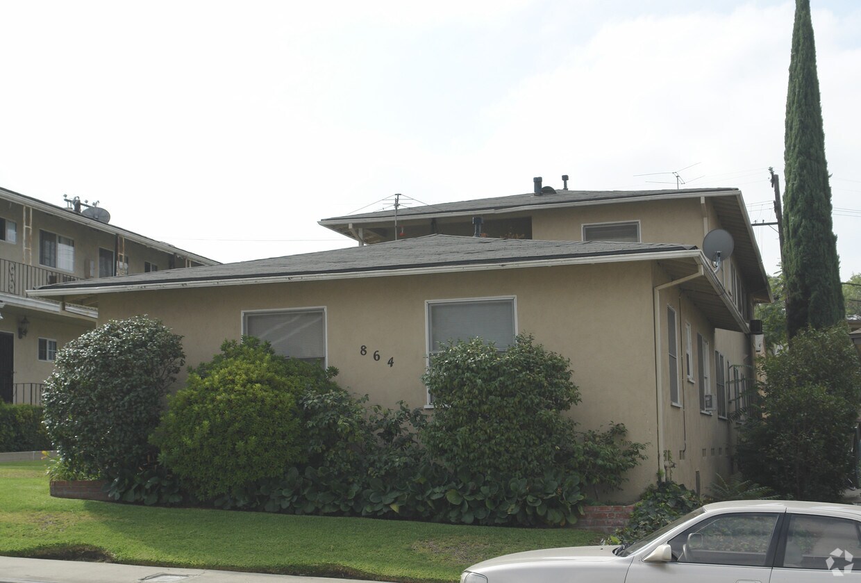Building Photo - 864 W Carillo Dr