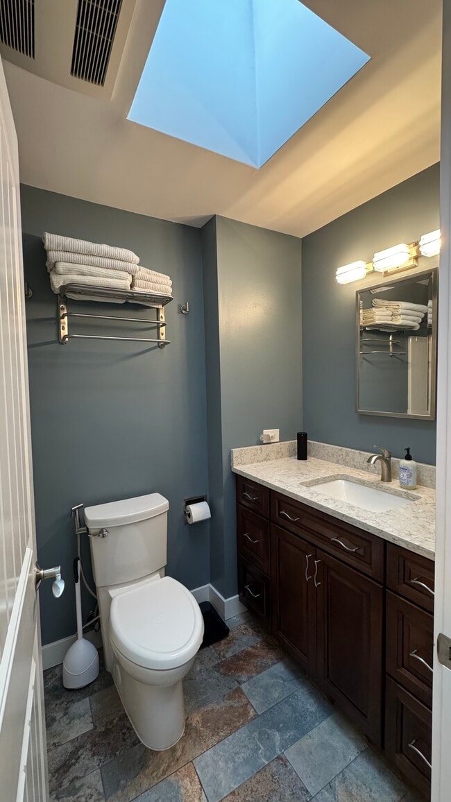 Building Photo - 505 Mt Hood Dr SW