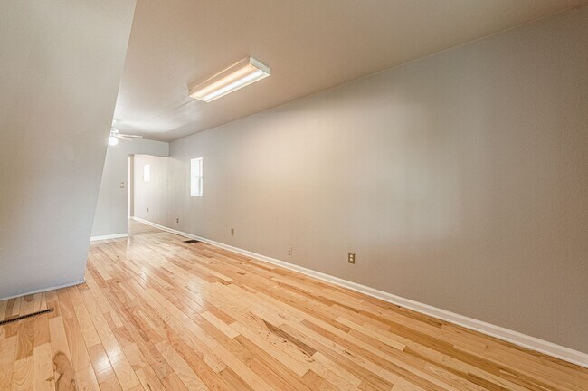 Building Photo - Lovely Home in Cole/Hyde Park Neighborhood!