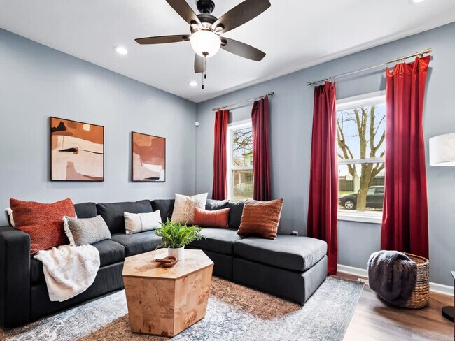 Foto del edificio - 6110 Lawn Ave