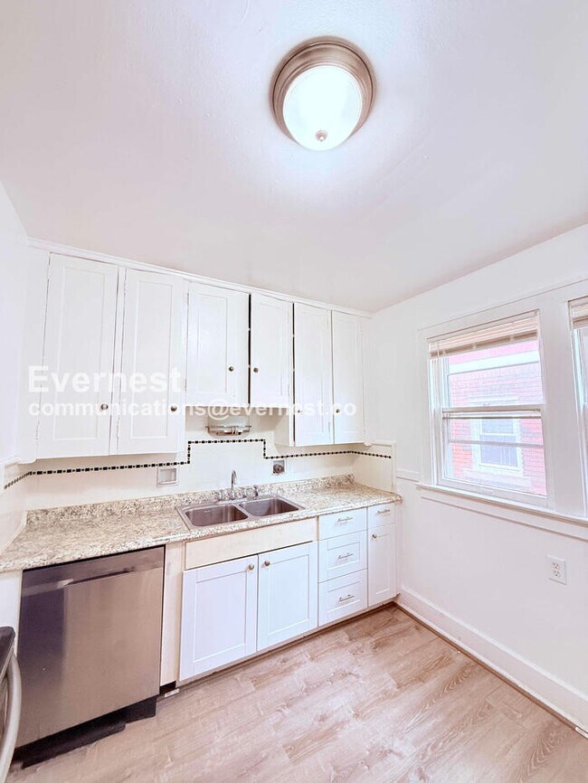 Building Photo - 13523 Santa Rosa Dr