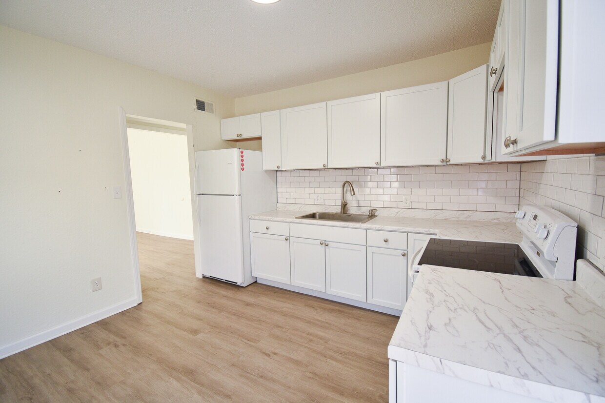 Primary Photo - 518 Benton Ave