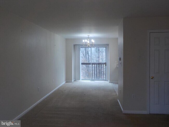 Building Photo - 703 Kings Crest Dr