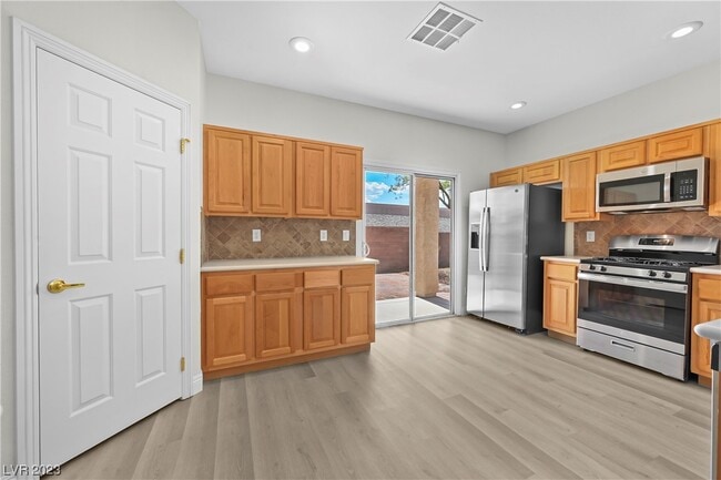 Building Photo - 8831 Red Fox Dr