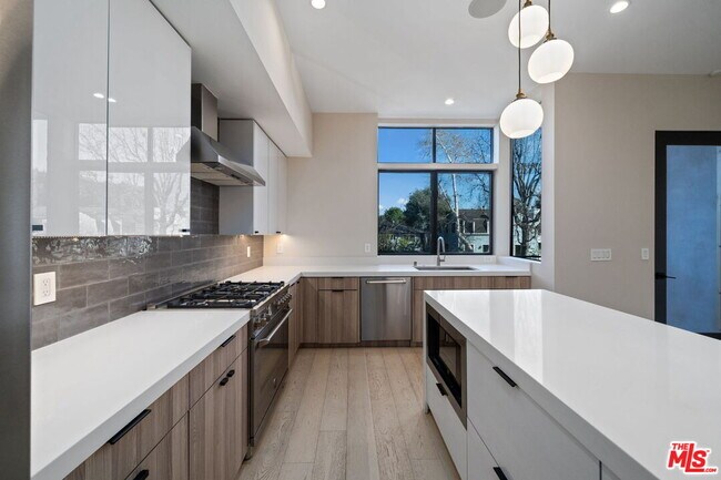 Building Photo - 4429 Tujunga Ave