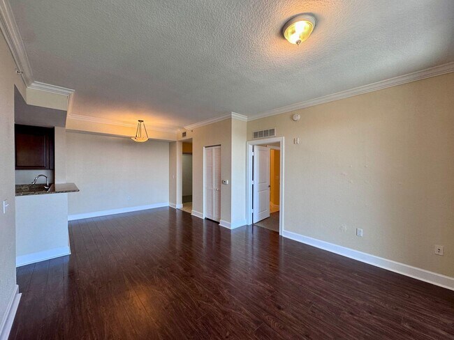 Foto del edificio - 1660 Renaissance Commons Blvd