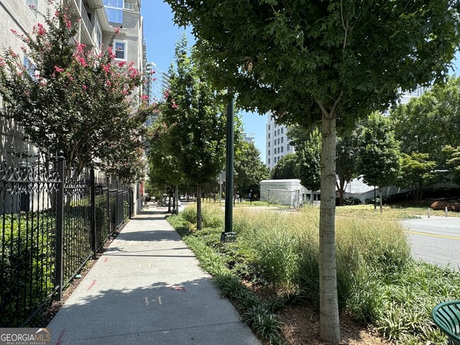 Foto del edificio - 1075 Peachtree Walk NE