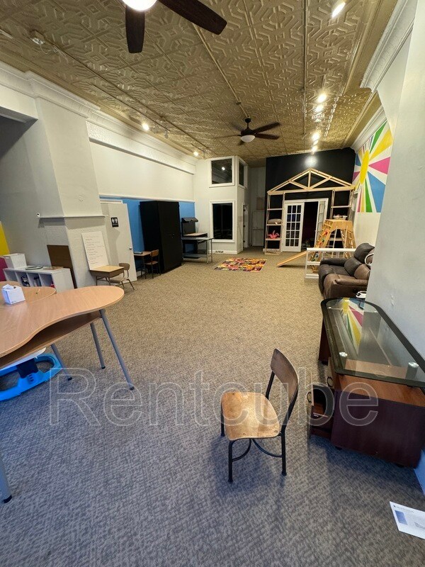 Building Photo - 1125 Main St