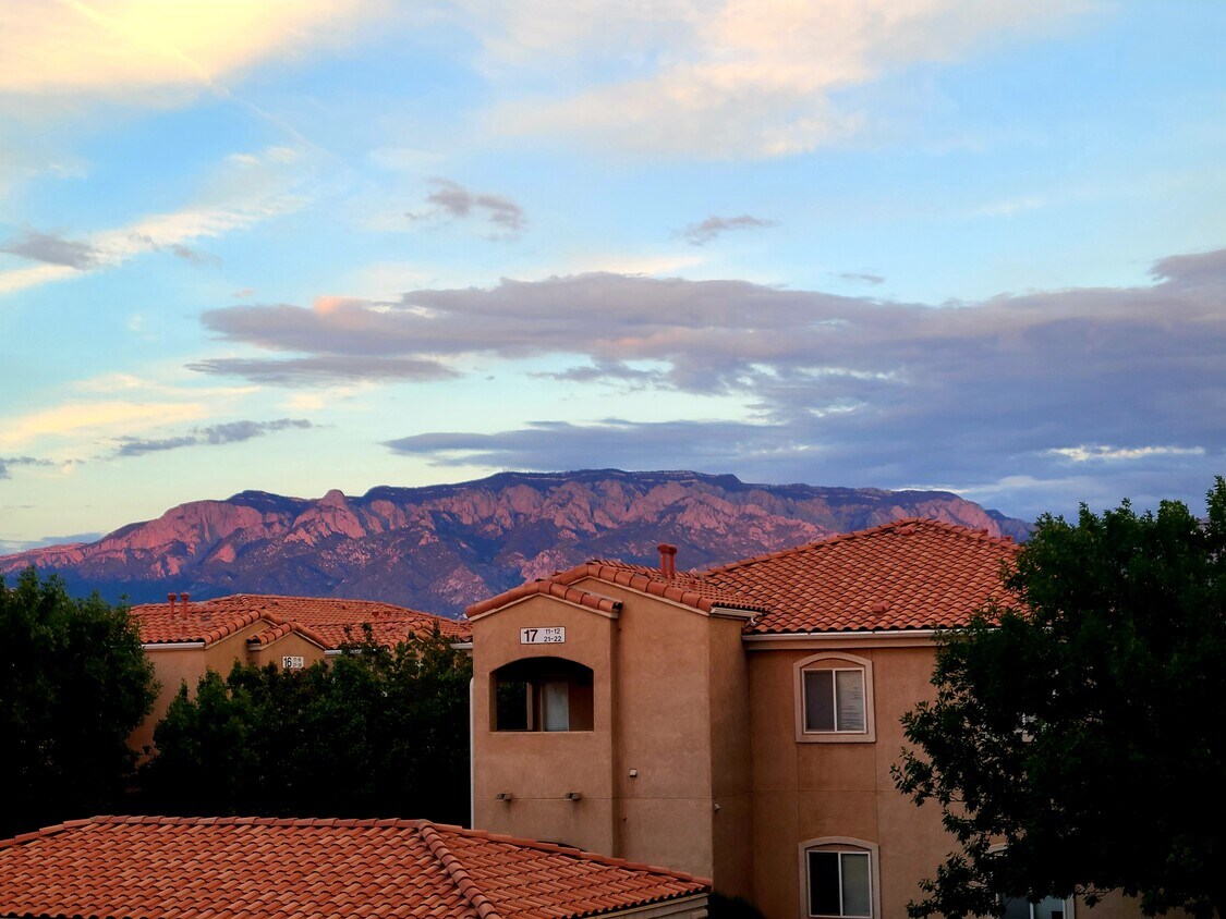 Primary Photo - 6800 Vista Del Norte Rd NE