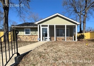 Building Photo - 772 223rd St