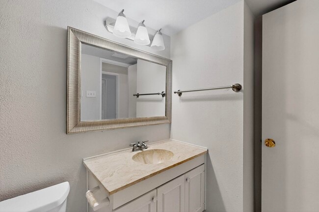 Building Photo - 4009 Providence Dr