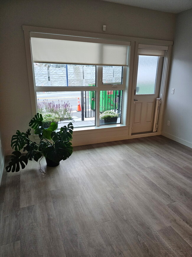 Photo du bâtiment - 2465 Gateway Rd