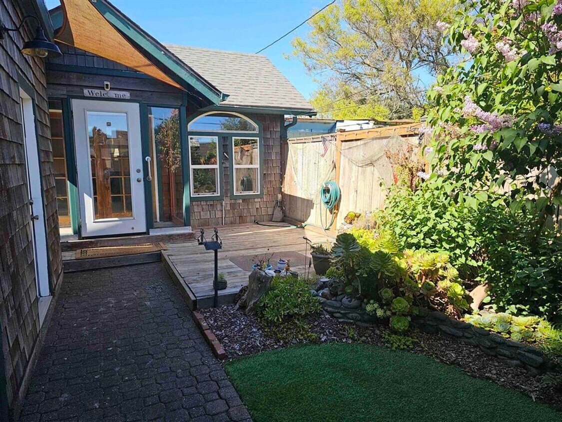 Primary Photo - Cute Home For Rent