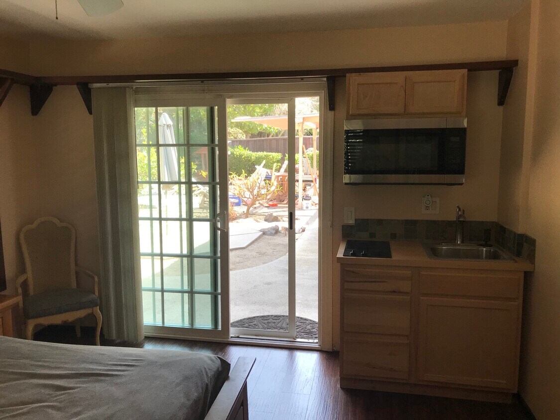 Private entry - 1975 Balearic Dr