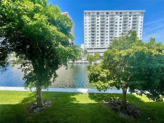 Building Photo - 450 Paradise Isle Blvd
