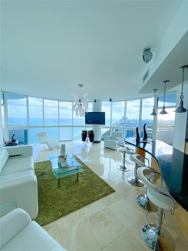 Foto del edificio - 6301 Collins Ave