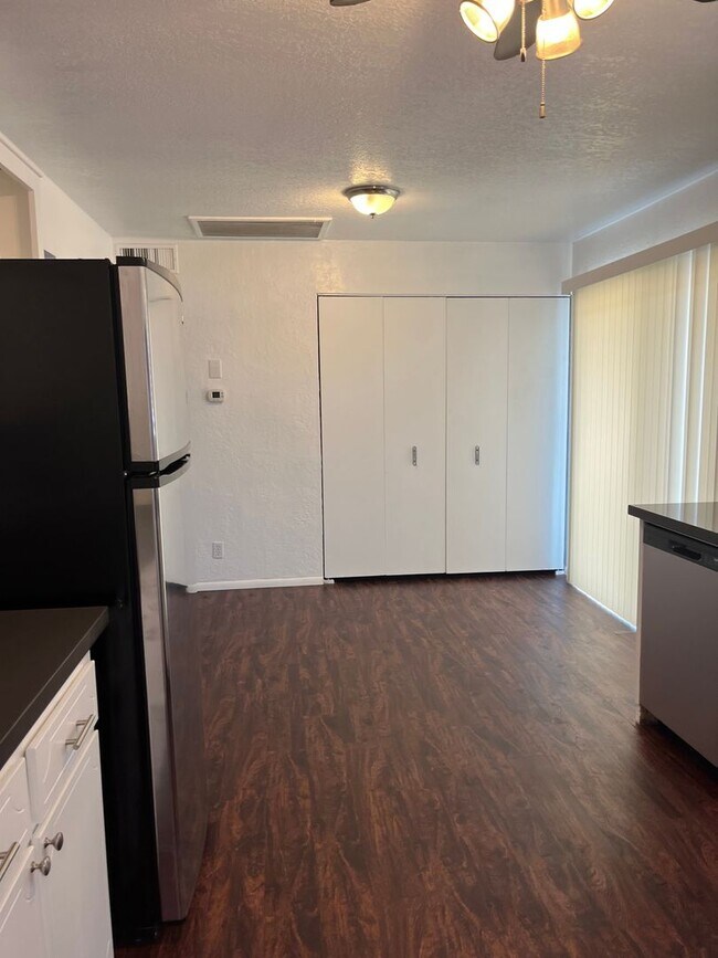 Building Photo - ***4 BEDROOM/2 BATHROOM IN PRESCOTT VALLEY***