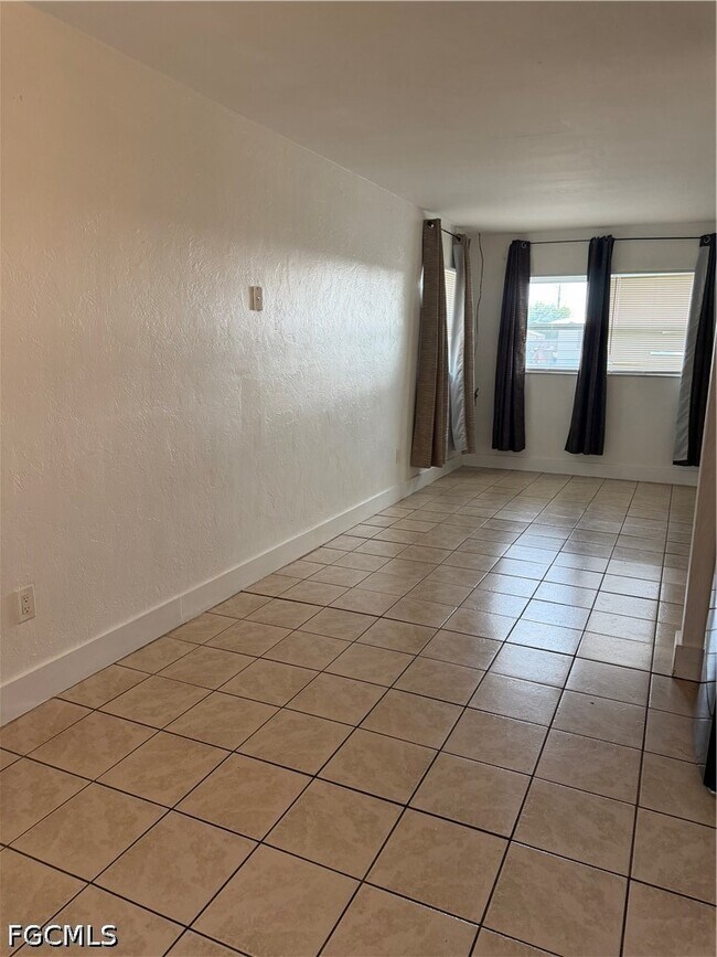 Foto del edificio - 2804 River Ridge Blvd
