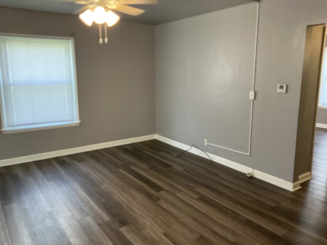 Living room - 3828 W Marion St