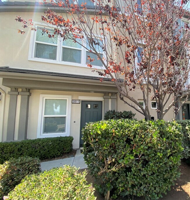 Building Photo - Gorgeous 3 bed 3 1/2 bath home with beauti...
