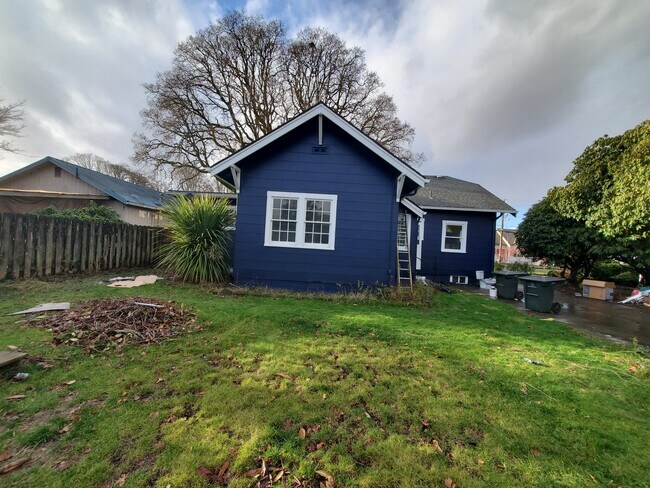 EXTERIOR BACK - 934 Hoffman St