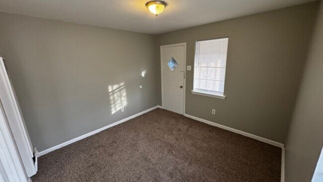 Foto del edificio - 832 Whitford Pl