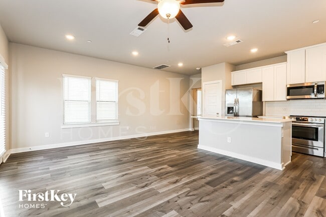 Building Photo - 357 N Centro Cir