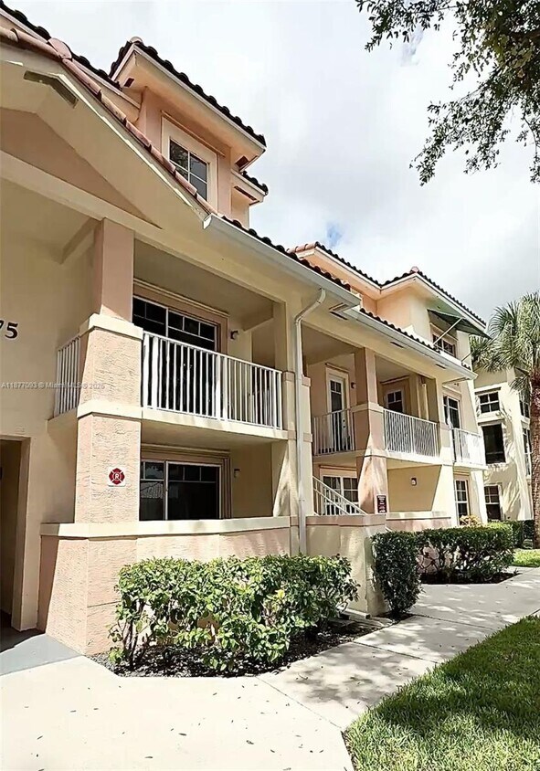 Foto principal - 4775 Chancellor Dr