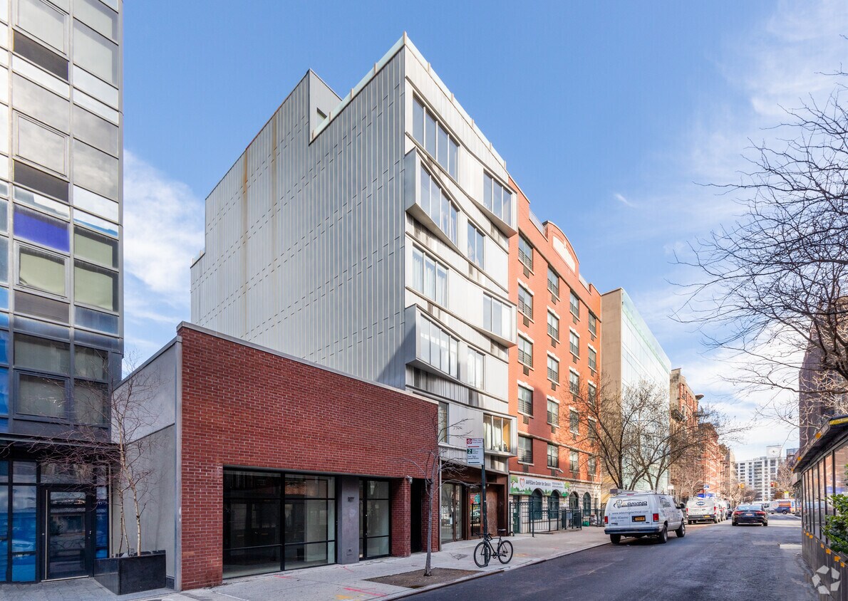 Primary Photo - 109 Norfolk St