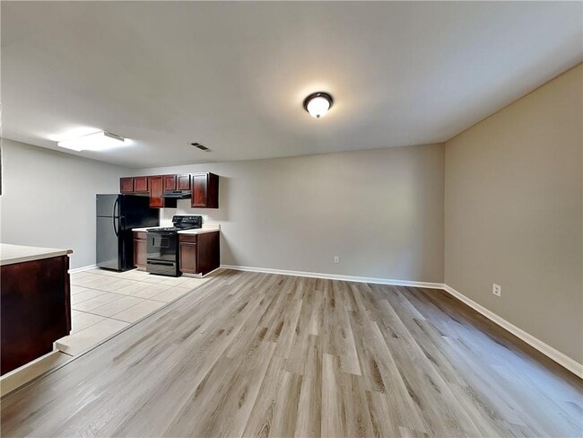 Building Photo - 407 Maple Way