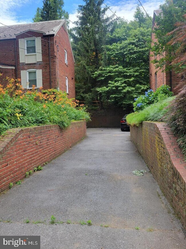 Foto del edificio - 8404 Cedar St