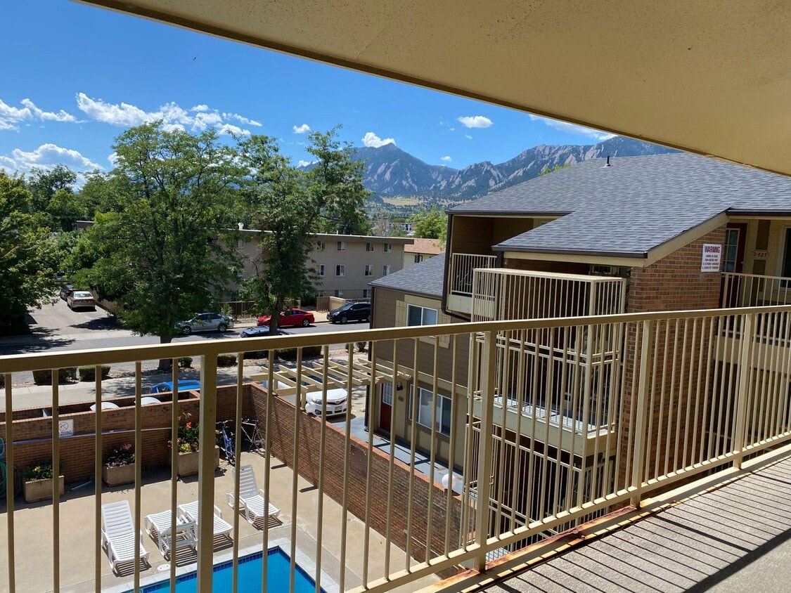 Top Floor Condo with View of the Flatirons and the Pool - Top Floor Condo with View of the Flatirons and the Pool