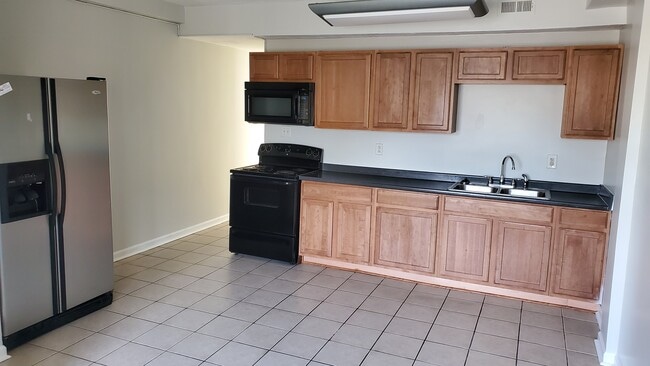 Newly updated appliances. - 700 E Pembroke Ave