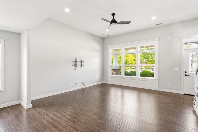 Building Photo - 2414 Nottoway Dr