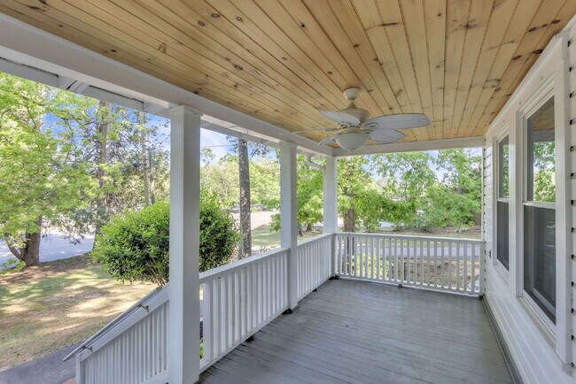 Foto del edificio - Cozy 2 Bed / 1 Bath Bungalow Near the Blue Ridge Mountains on Nearly 1 Acre $1,595/mo rent