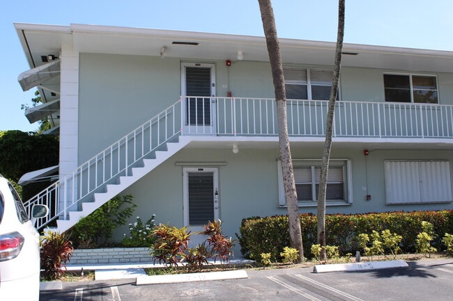 Building Photo - 2720 SW 22nd Ave