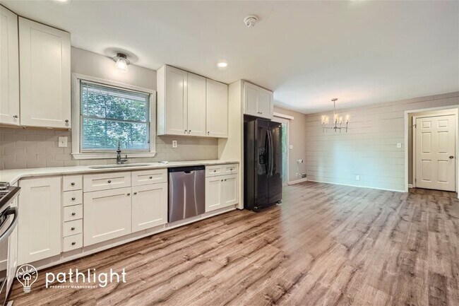 Foto del edificio - 2379 Oakridge Court