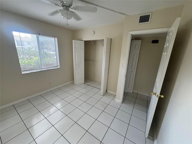 Building Photo - 101 Gardens Dr