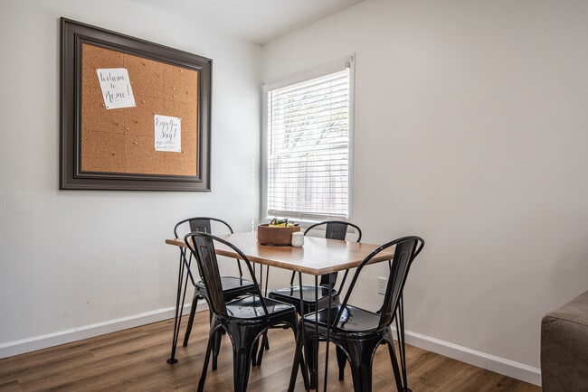 Building Photo - 1110 Cedarbrook Dr