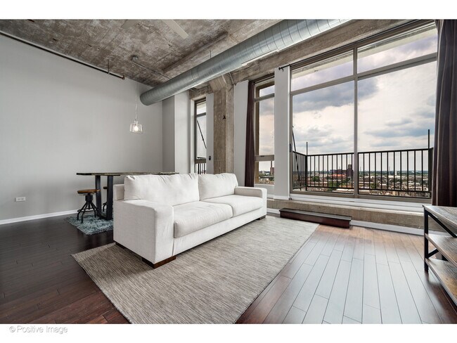 Foto del edificio - 1550 S Blue Island Ave