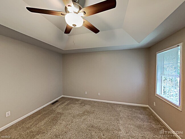 Building Photo - 37 Windrush Dr