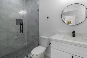 Building Photo - 611 Bridgeview Dr