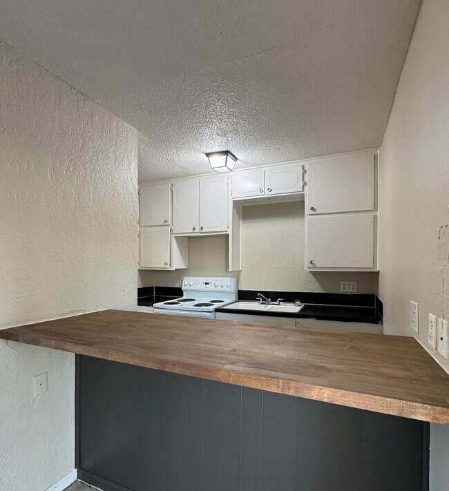 Building Photo - 1205 NW Euclid Ave