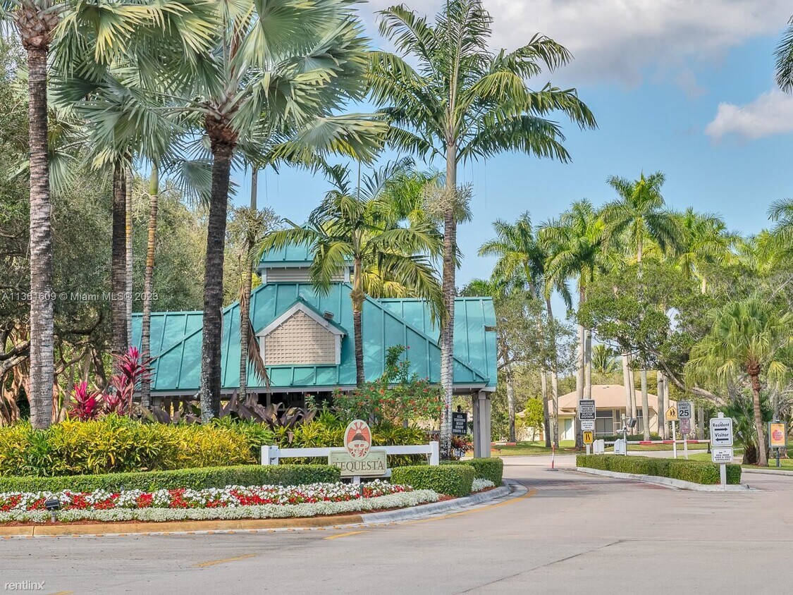 Primary Photo - 4 br, 3 bath House - Country Isles Manor