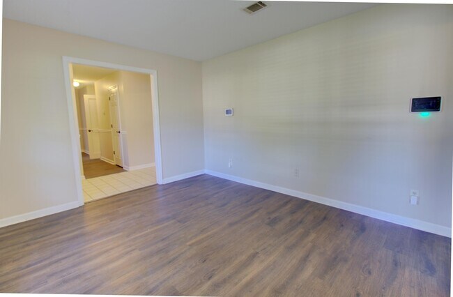 Building Photo - 809 Barrington Dr